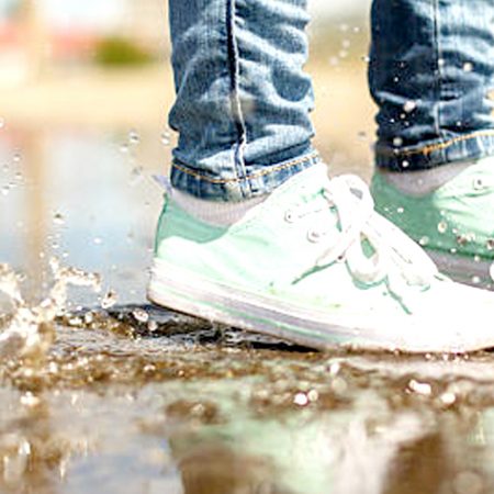 How to clean white shoes in Monsoons?