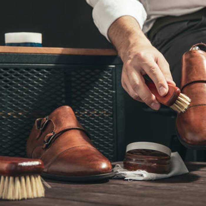 What brushes to clean leather shoes